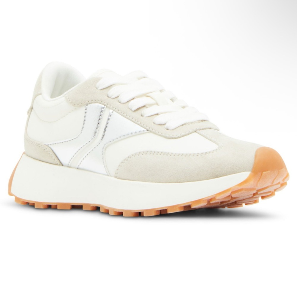 Steve Madden White and Tan Sneakers with Chunky Silhouette